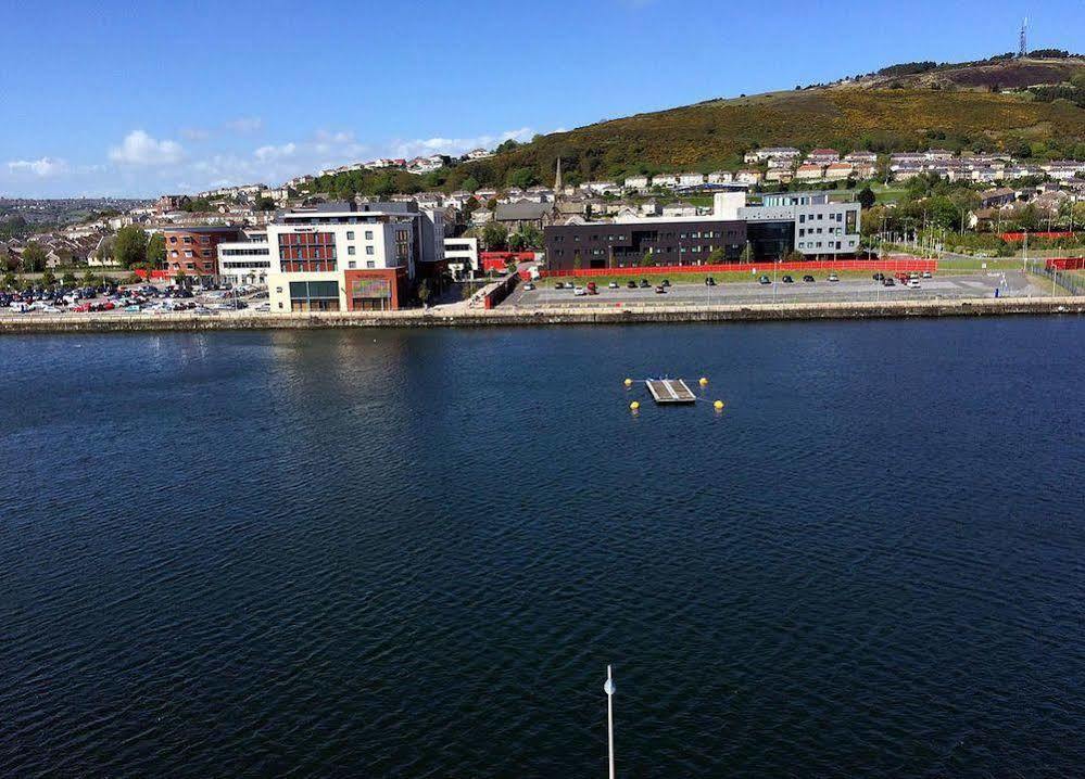 Ferienwohnung Waterfront Penthouses Swansea Exterior foto